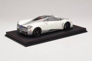 Pagani Huayra Luminous Green AB 1:18 REMC041 Resin — photo 3 of 7