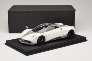 Pagani Huayra Luminous Green AB 1:18 REMC041 Resin — photo 7 of 7
