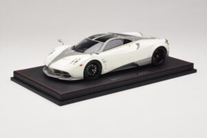Pagani Huayra Luminous Green AB 1:18 REMC041 Resin — photo 2 of 7