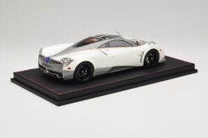 Pagani Huayra Luminous Green AB 1:18 REMC041 Resin — photo 3 of 7