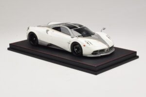Pagani Huayra Luminous Green AB 1:18 REMC041 Resin — photo 4 of 7