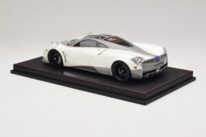 Pagani Huayra Luminous Green AB 1:18 REMC041 Resin — photo 5 of 7