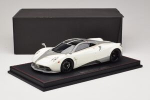 Pagani Huayra Luminous Green AB 1:18 REMC041 Resin — photo 7 of 7