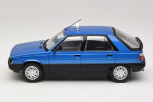 Renault 11 GTL Taxi James Bond MCG 1:18 MCG18833 Diecast — photo 3 of 6