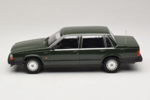 Volvo 740 GL Dark Green Minichamps 1:18 155171702 Diecast — photo 3 of 6