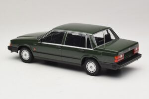 Volvo 740 GL Dark Green Minichamps 1:18 155171702 Diecast — photo 5 of 6