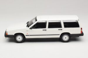 Volvo 740 GL Estate White Minichamps 1:18 155171772 Diecast — photo 3 of 6