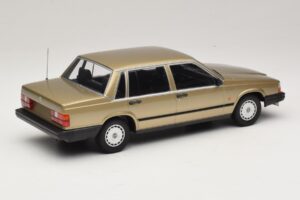 Volvo 740 GL Gold Minichamps 1:18 155171700 Diecast — photo 2 of 6