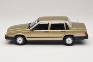 Volvo 740 GL Gold Minichamps 1:18 155171700 Diecast — photo 3 of 6