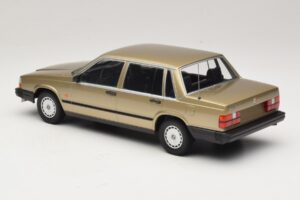 Volvo 740 GL Gold Minichamps 1:18 155171700 Diecast — photo 5 of 6