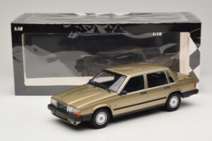 Volvo 740 GL Gold Minichamps 1:18 155171700 Diecast — photo 6 of 6