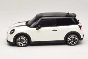 Mini Cooper S F66 Nanuq White Metallic Otto 1:18 OT1245 Resin — photo 3 of 6