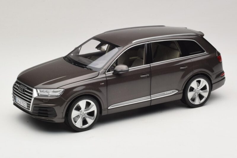 Audi Q7 4M Argus Brown Minichamps 1:18 5011407615 Diecast