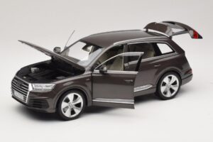 Audi Q7 4M Argus Brown Minichamps 1:18 5011407615 Diecast — photo 2 of 8