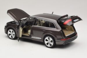 Audi Q7 4M Argus Brown Minichamps 1:18 5011407615 Diecast — photo 5 of 8