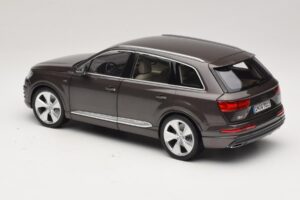 Audi Q7 4M Argus Brown Minichamps 1:18 5011407615 Diecast — photo 7 of 8