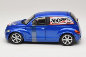 Chrysler PT Cruiser Delivery Blue Hot Wheels 1:18 29616 Diecast — photo 3 of 7