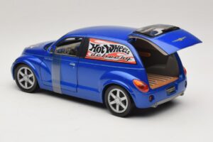 Chrysler PT Cruiser Delivery Blue Hot Wheels 1:18 29616 Diecast — photo 4 of 7