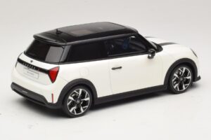 Mini Cooper S F66 Nanuq White Metallic Otto 1:18 OT1245 Resin — photo 2 of 6