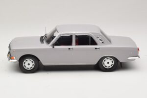 GAZ Volga GAZ-24-10 Grey MCG 1:18 MCG18016 Diecast — photo 3 of 6