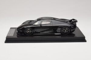 Koenigsegg Regera Black Carbon Package Beige Interior FrontiArt 1:18 REMC042 Resin — photo 3 of 7
