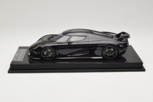 Koenigsegg Regera Black Carbon Package FrontiArt 1:18 F079-179 Resin — photo 3 of 7