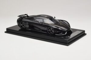 Koenigsegg Regera Black Carbon Package FrontiArt 1:18 F079-179 Resin — photo 4 of 7