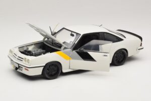 Opel Manta B GT/E White Custom Black Wheels Revell 1:18 08422 Diecast — photo 2 of 8