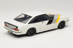 Opel Manta B GT/E White Custom Black Wheels Revell 1:18 08422 Diecast — photo 3 of 8