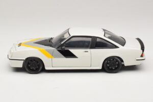 Opel Manta B GT/E White Custom Black Wheels Revell 1:18 08422 Diecast — photo 4 of 8