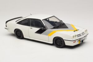 Opel Manta B GT/E White Custom Black Wheels Revell 1:18 08422 Diecast — photo 6 of 8