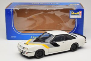 Opel Manta B GT/E White Custom Black Wheels Revell 1:18 08422 Diecast — photo 8 of 8