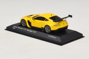 Aston Martin V12 Vantage GT3 Yellow Minichamps 1:43 437121391 Diecast — photo 3 of 4