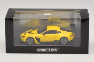 Aston Martin V12 Vantage GT3 Yellow Minichamps 1:43 437121391 Diecast — photo 4 of 4