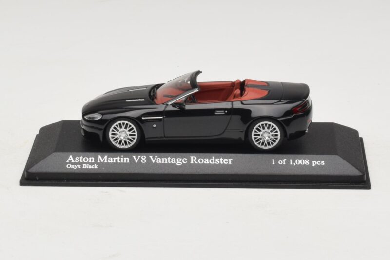 Aston Martin V8 Vantage Roadster Black Metallic Minichamps 1:43 400137431 Diecast