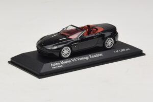 Aston Martin V8 Vantage Roadster Black Metallic Minichamps 1:43 400137431 Diecast — photo 2 of 4