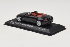 Aston Martin V8 Vantage Roadster Black Metallic Minichamps 1:43 400137431 Diecast — photo 3 of 4