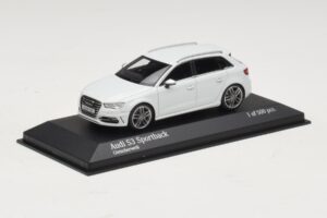 Audi S3 8V Sportback White Minichamps 1:43 437013010 Diecast — photo 2 of 4