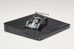 Bentley EXP Speed 8 LMP900 #8 A. Wallace / B. Leitzinger 24 Hours of Le Mans 2002 Minichamps 1:43 403021308 Diecast — photo 2 of 4