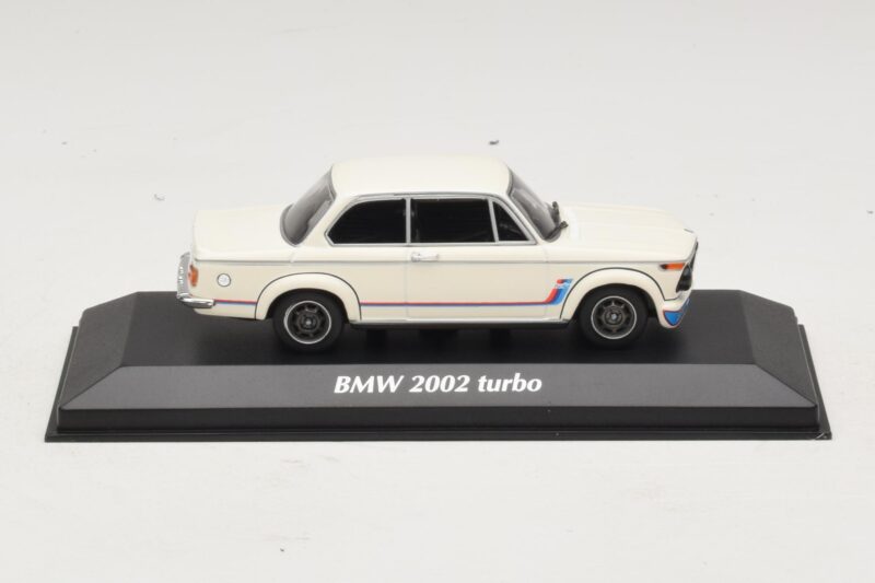 BMW 2002 Turbo White Maxichamps 1:43 940022201 Diecast