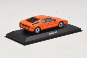 BMW M1 Orange Maxichamps 1:43 940025020 Diecast — photo 2 of 4