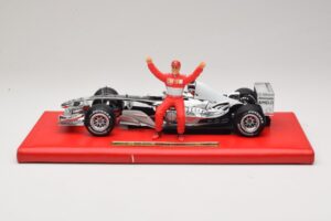 Ferrari F2004 #1 M. Schumacher Six Time World Champion 2004 Chrome Silver Hot Wheels 1:18 C7332 Diecast — photo 3 of 6