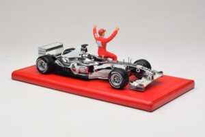 Ferrari F2004 #1 M. Schumacher Six Time World Champion 2004 Chrome Silver Hot Wheels 1:18 C7332 Diecast — photo 4 of 6