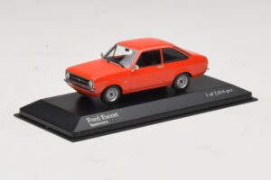 Ford Escort Mk2 Spanish Red Minichamps 1:43 400084100 Diecast — photo 2 of 4