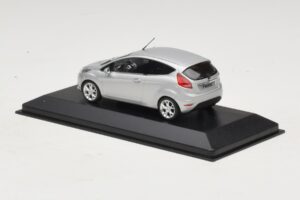 Ford Fiesta Mk7 Moondust Silver Metallic Minichamps 1:43 403088003 Diecast — photo 3 of 4