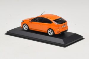 Ford Focus ST Mk2 Electric Orange Minichamps 1:43 400087302 Diecast — photo 3 of 4