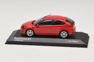 Ford Focus ST Mk2 Red Minichamps 1:43 400087301 Diecast