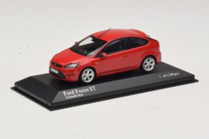 Ford Focus ST Mk2 Red Minichamps 1:43 400087301 Diecast — photo 2 of 4