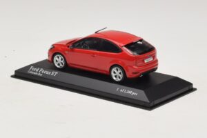Ford Focus ST Mk2 Red Minichamps 1:43 400087301 Diecast — photo 3 of 4