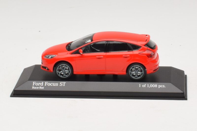 Ford Focus ST Mk3 Red Minichamps 1:43 410081001 Diecast